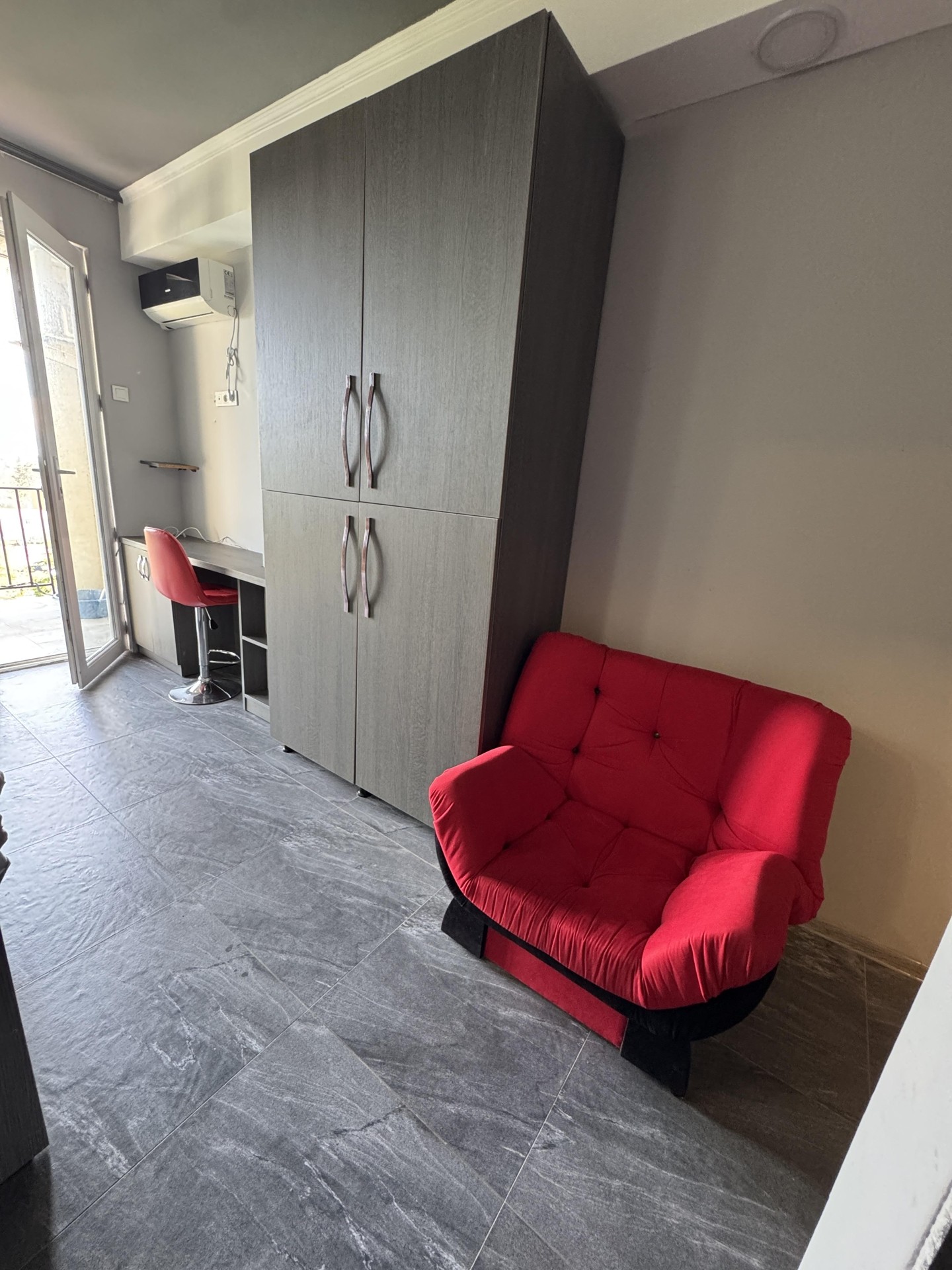 Studio Apartment For Sale view 4