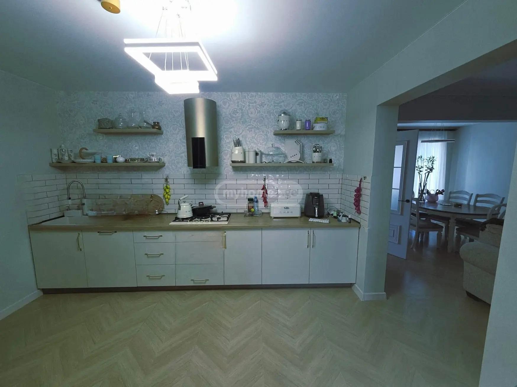 9-Room House For Sale In Batumi, Petre Melikishvili 2nd Lane, 31 view 1