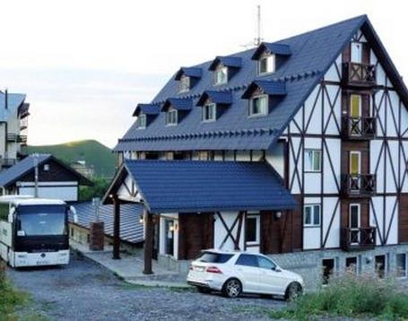 Продажа 28-BR Cottage в In Gudauri, Mtskheta Stepantsminda Larsi, 1 view 1