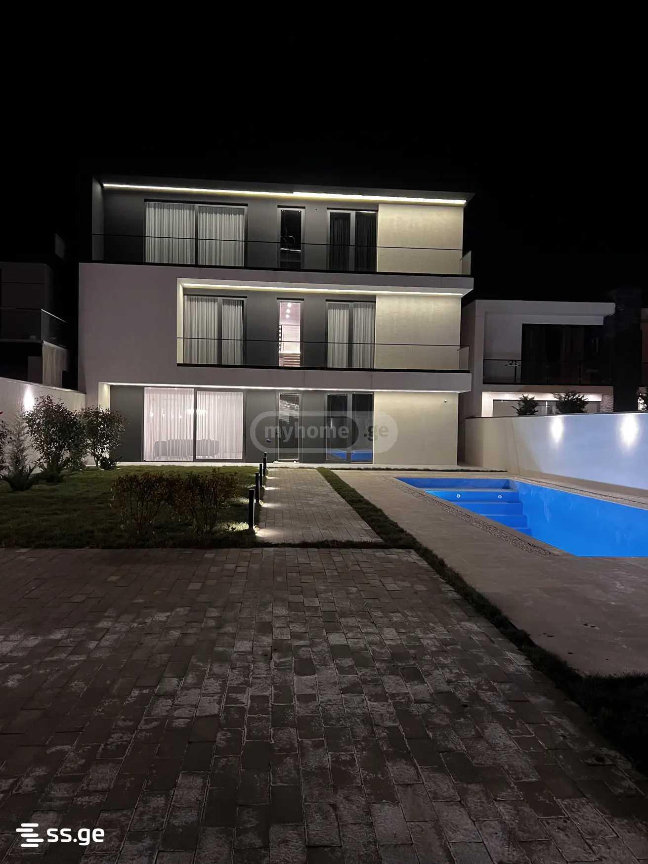 Baron De Baye St: 10-Room House, 470.0 M² | Korter.Ge view 1