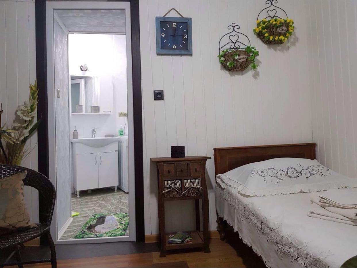 1-Room Apartment For Rent In Tbilisi, Hovanes Tumaniani St view 3