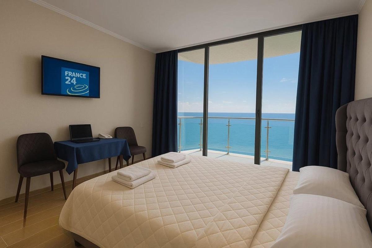 Studio Apartment For Sale view 4
