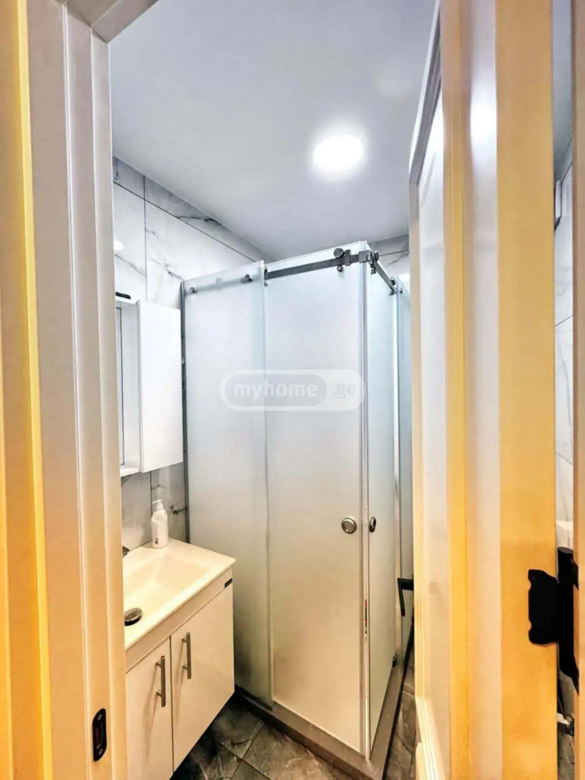 2-Room Apartment For Daily Rent In Batumi, Zhiuli Shartava Ave, 27-31, 50 M² — 200 ₾ Per Day view 9