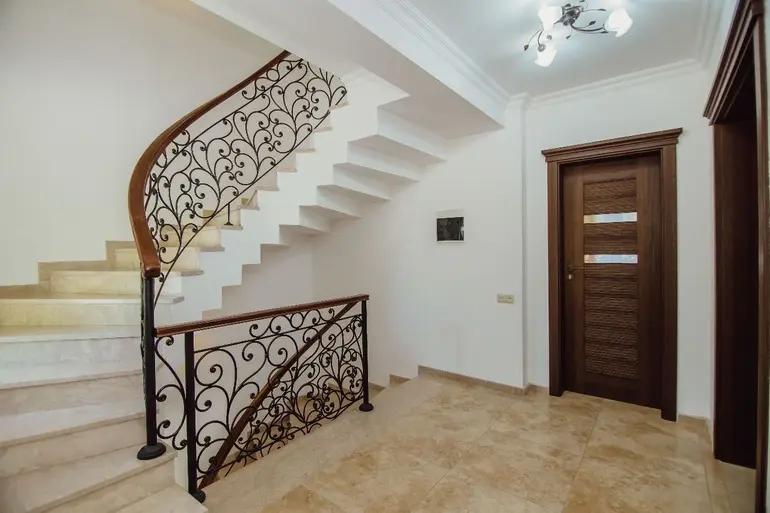 8-Room House For Rent In Batumi, Shota Rustaveli St view 11
