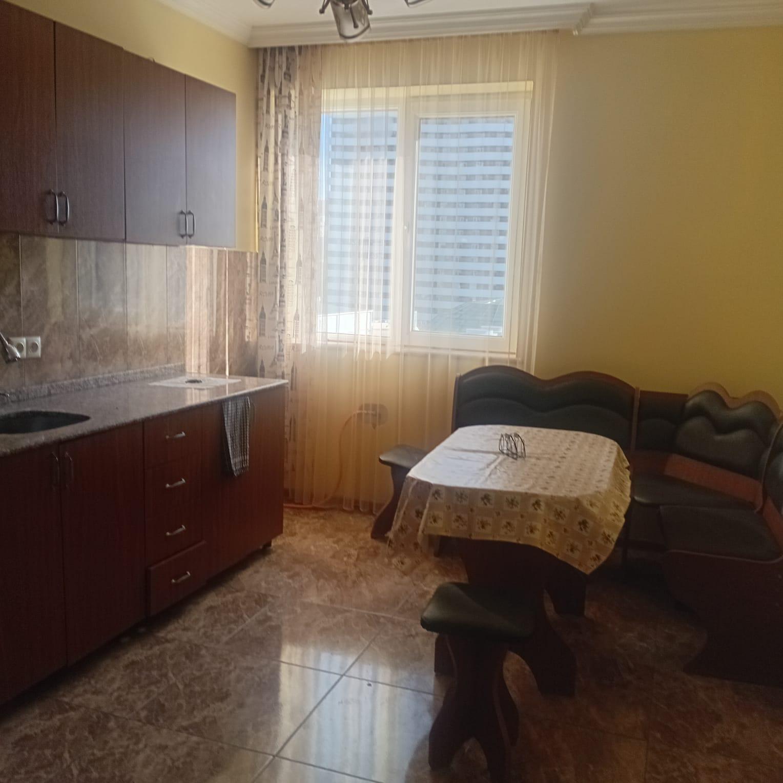 3-Room Apartment For Daily Rent In Batumi, Sherif Khimshiashvili St, 25, 75 M² — 150 ₾ Per Day view 3