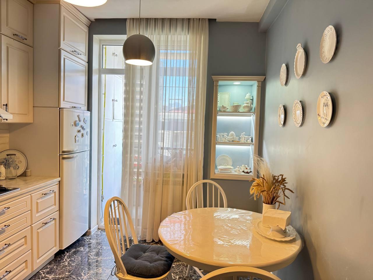 3-Room Apartment For Daily Rent In Batumi, Shota Rustaveli St, 41, 50 M² — $57 Per Day view 3