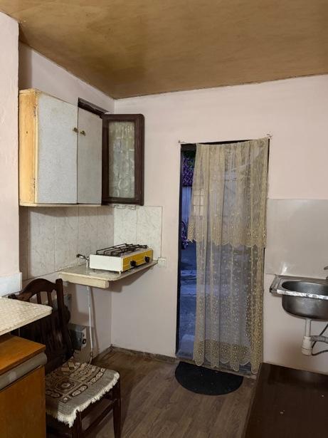 1-Room Apartment For Rent In Tbilisi, Giorgi Nikoladze St view 3