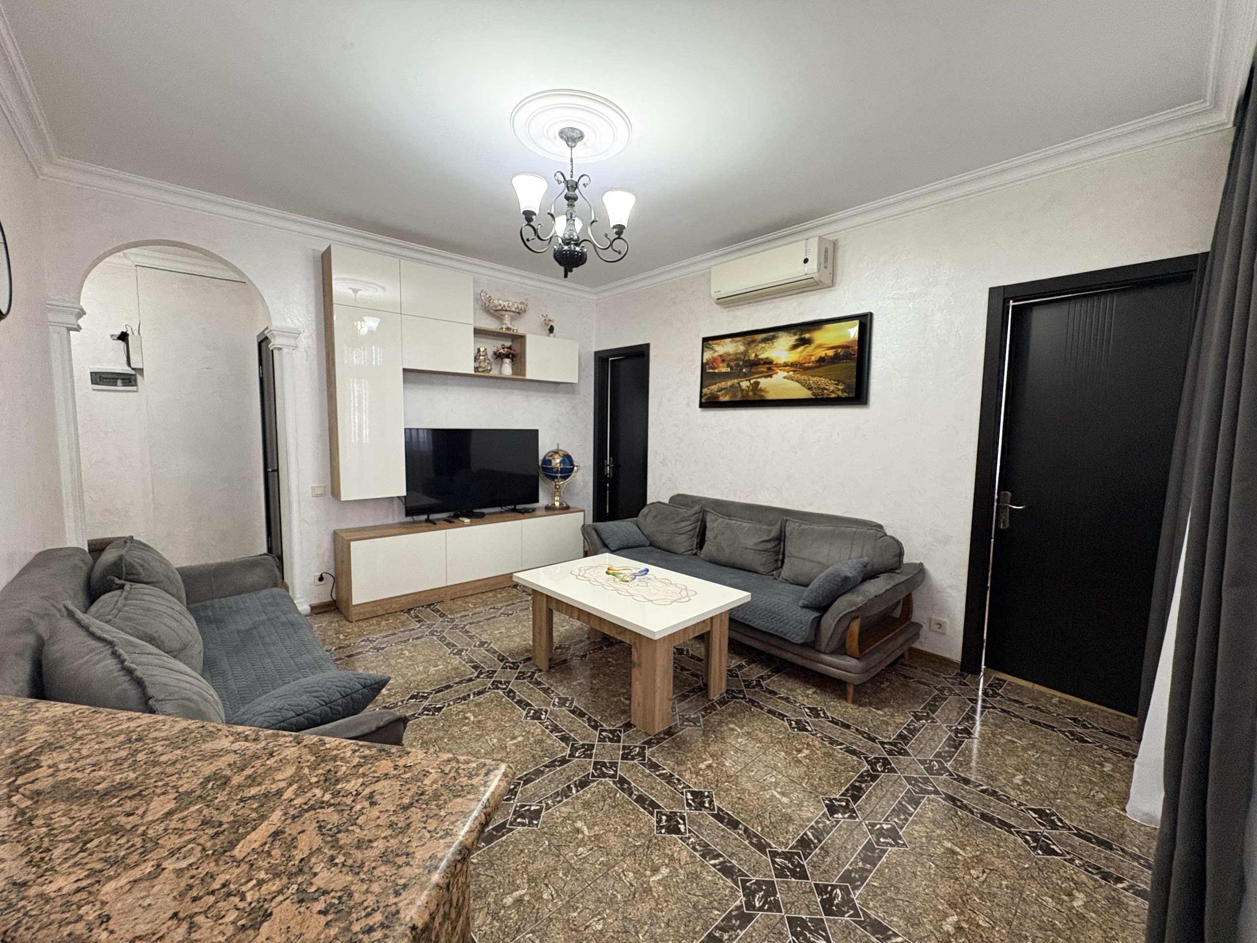 4-Room Apartment For Daily Rent In Batumi, Real Palace, 73 M² — $80 Per Day view 1