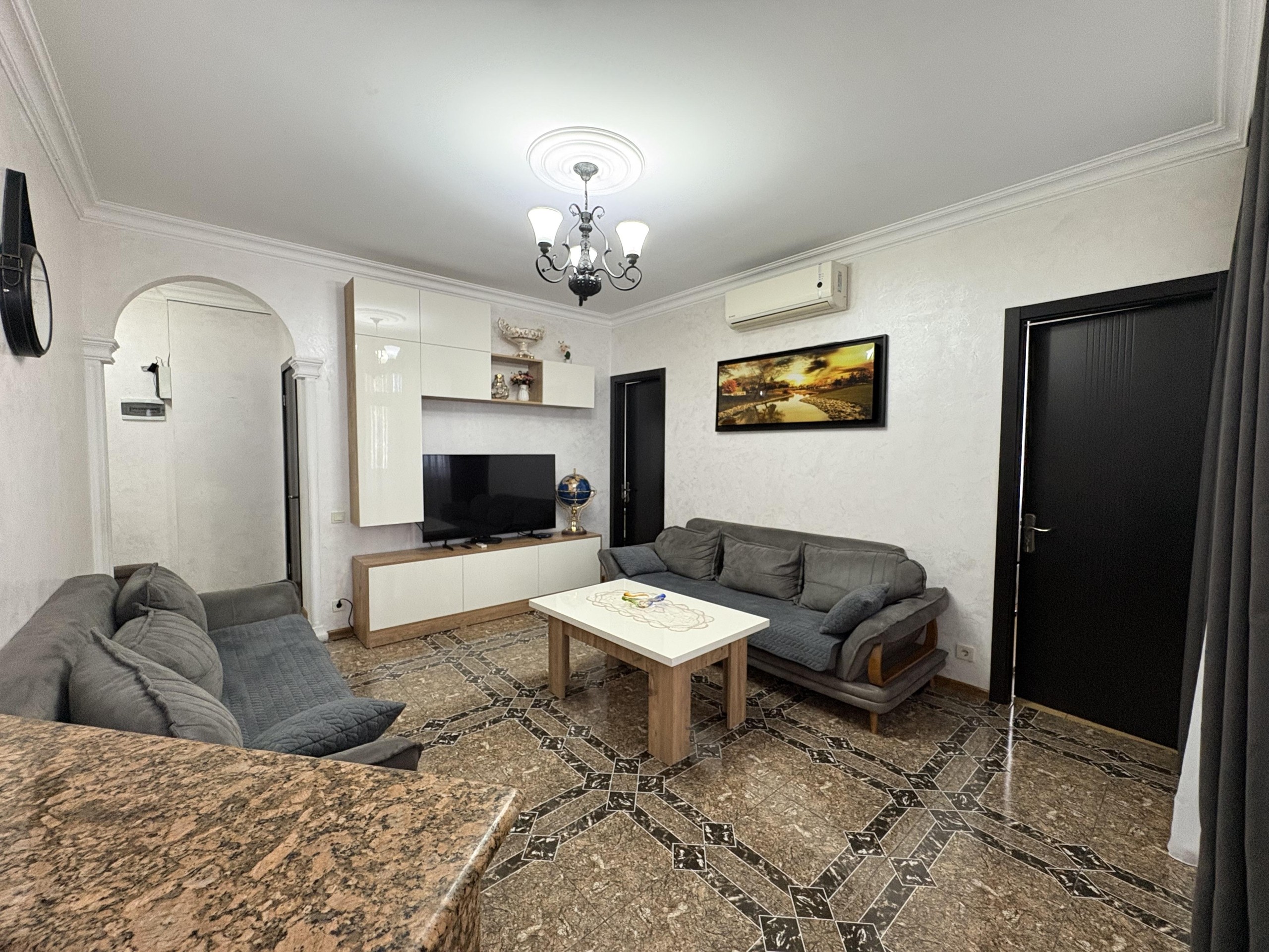 4-Room Apartment For Daily Rent In Batumi, Real Palace, 73 M² — $80 Per Day view 3