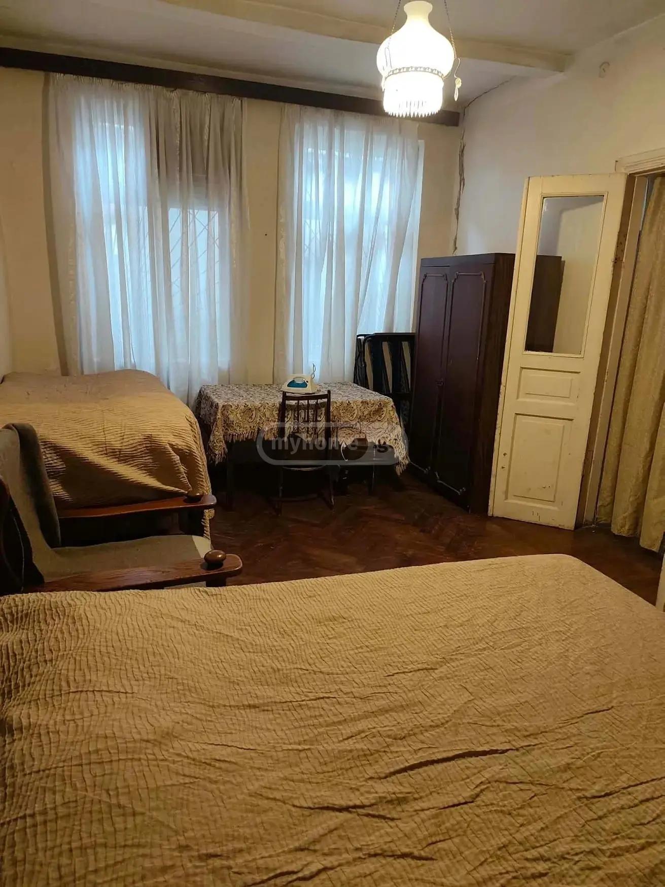 4-Room House For Rent In Batumi, Parnavaz Mepe St, 10/16 view 5