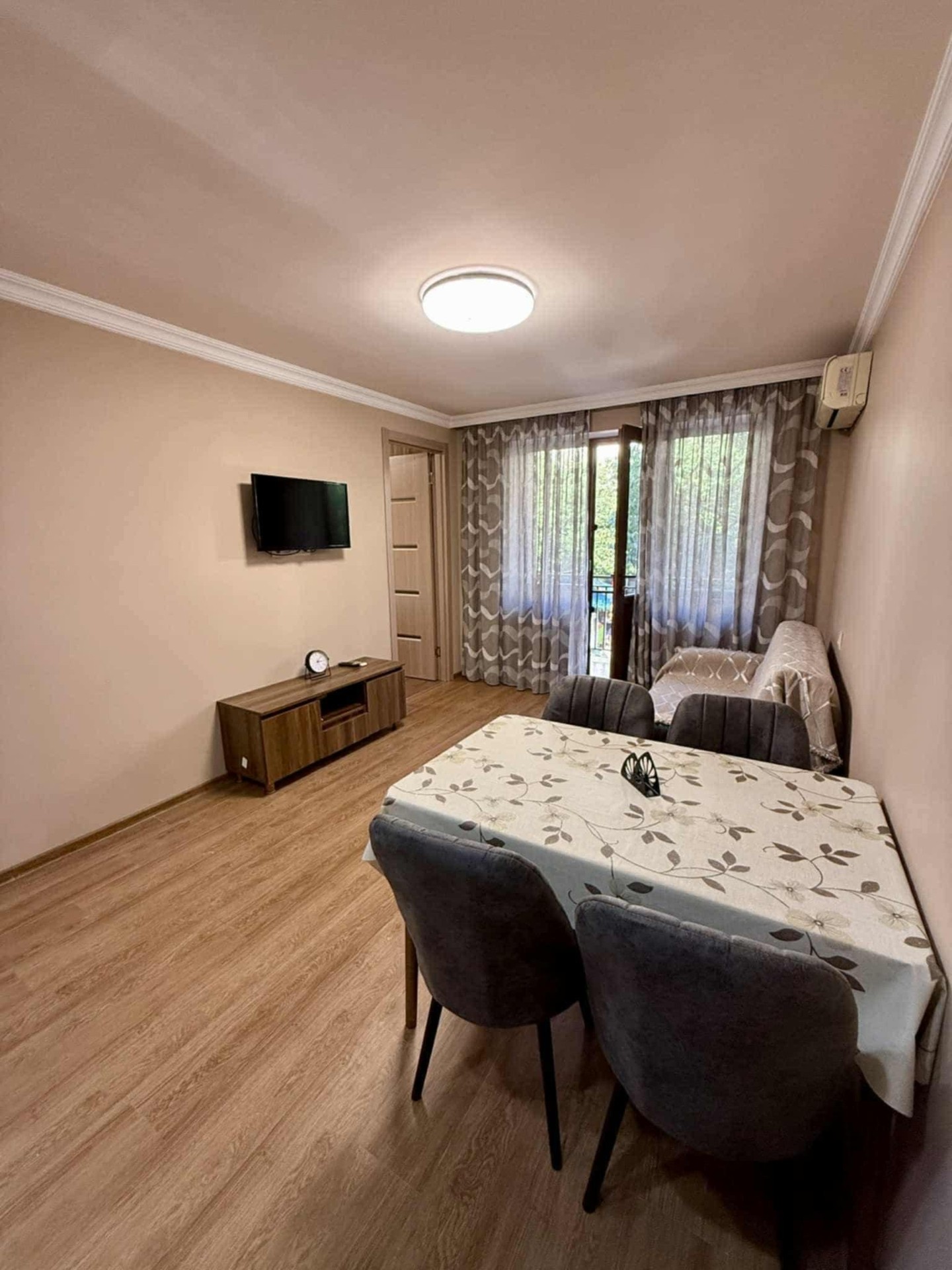 2-Room Apartment For Daily Rent In Batumi, Alexander Griboedov St, 8, 60 M² — 120 ₾ Per Day view 6