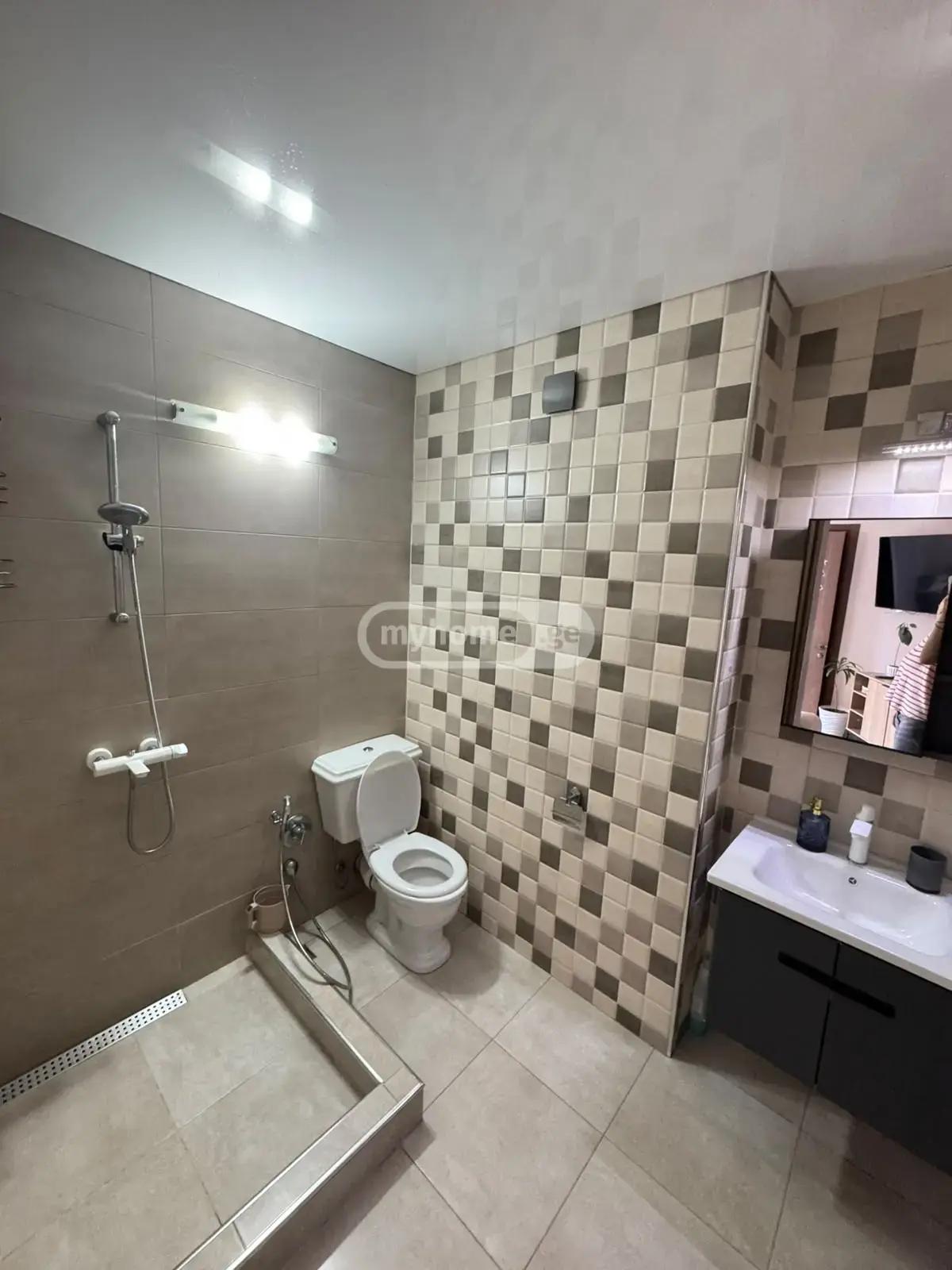 3-Room Apartment For Daily Rent In Batumi, 26 May St, 34, 70 M² — 250 ₾ Per Day view 10