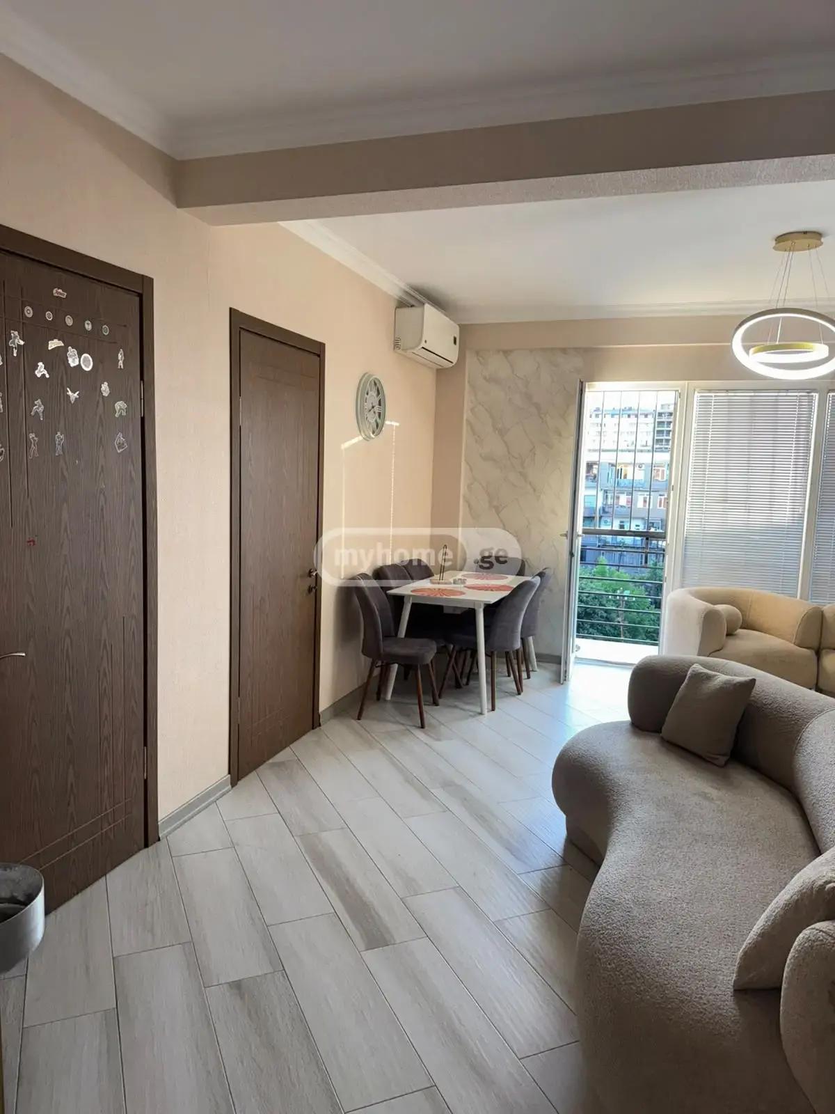 3-Room Apartment For Daily Rent In Batumi, 26 May St, 34, 70 M² — 250 ₾ Per Day view 1