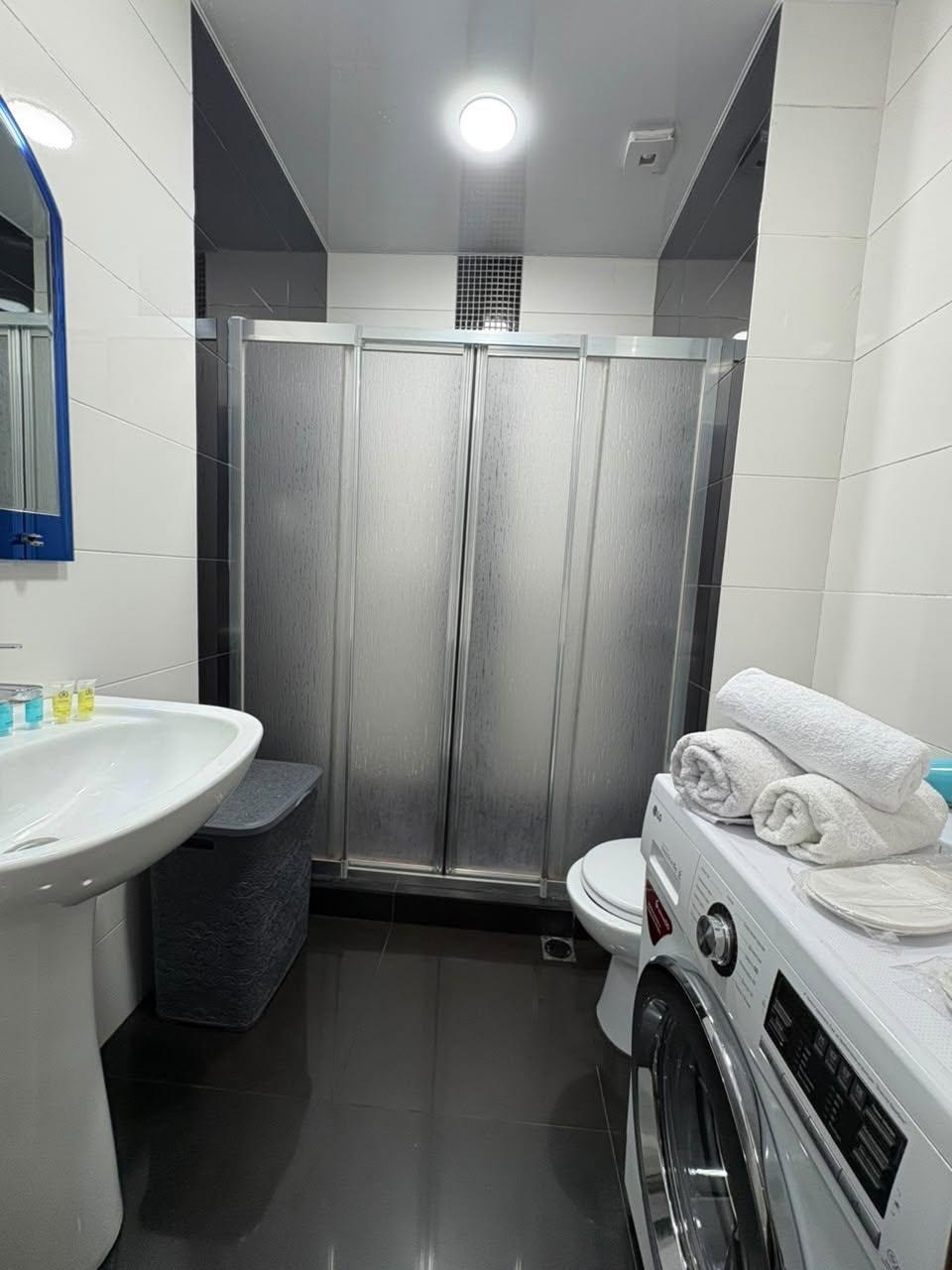 4-Room Apartment For Daily Rent In Batumi, Real Palace, 90 M² — 230 ₾ Per Day view 2
