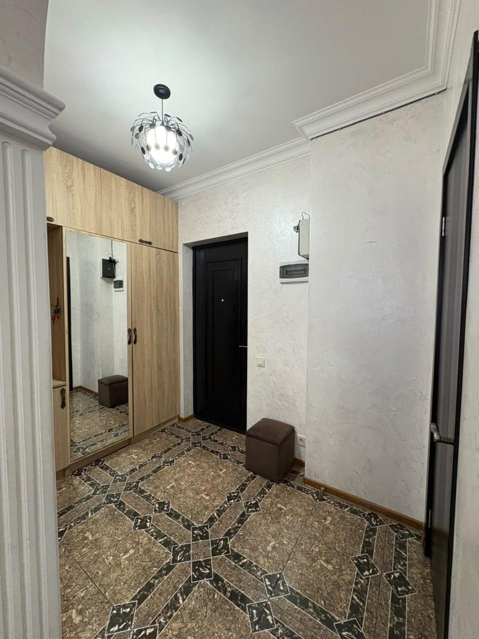 4-Room Apartment For Daily Rent In Batumi, Real Palace, 90 M² — 230 ₾ Per Day view 3
