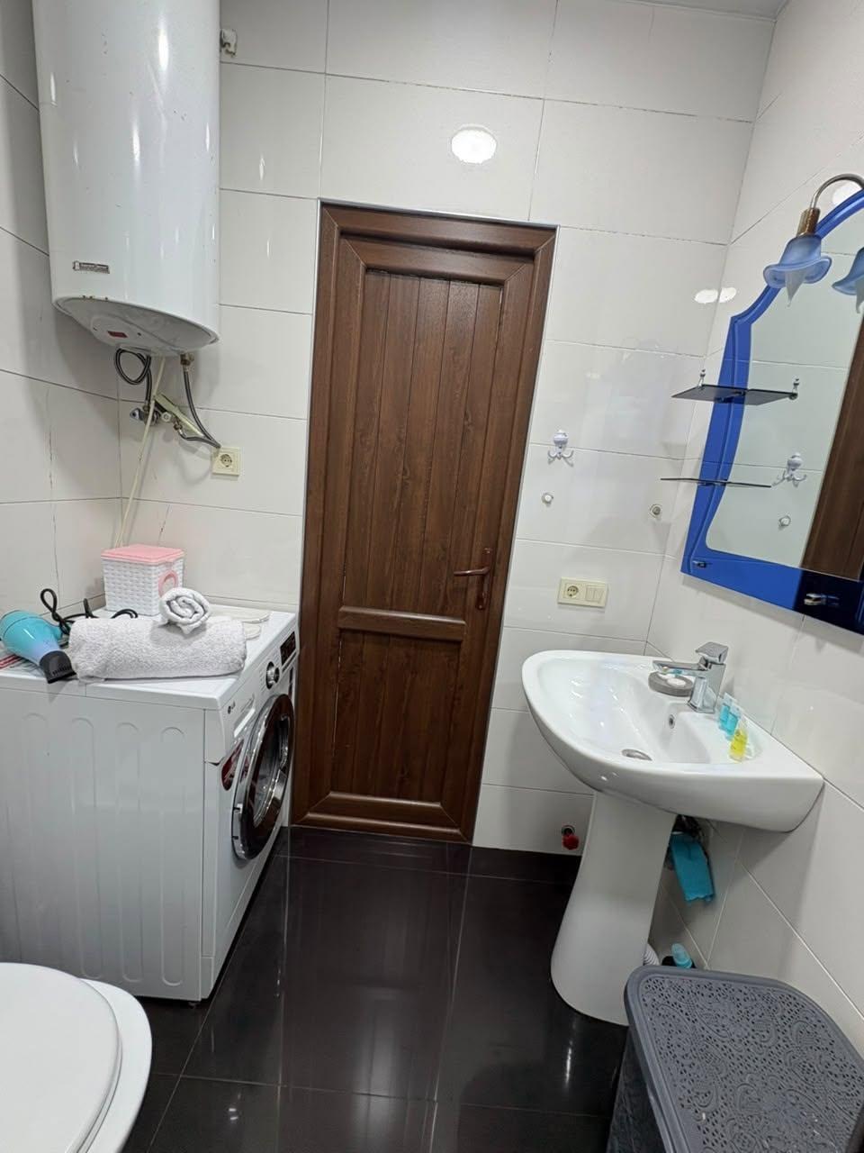 4-Room Apartment For Daily Rent In Batumi, Real Palace, 90 M² — 230 ₾ Per Day view 9