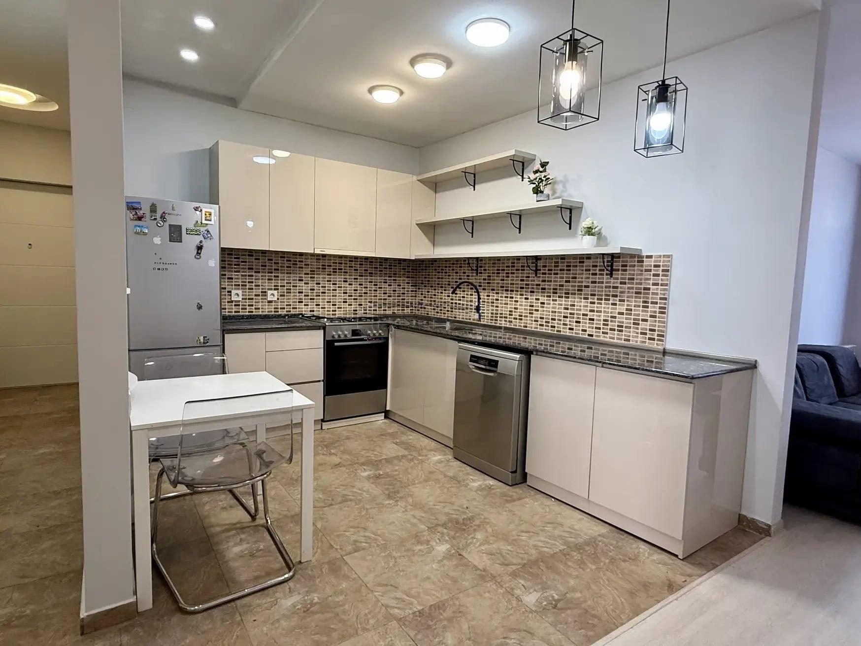 4-Room Apartment In Tbilisi, Alexander Pushkin St, 3, 112 M², Is Available For Daily Rent For 350 ₾ view 2