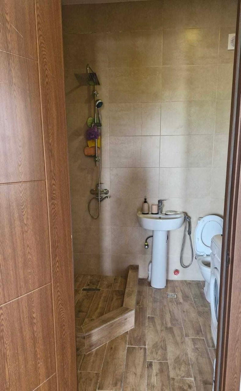 5-Room House In Bazaleti, Bazaleti, 130 M², Is Available For Daily Rent For $100 view 5