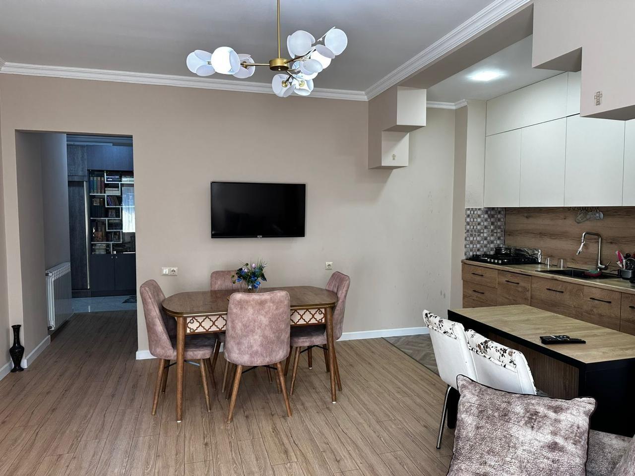 3-Room Apartment For Daily Rent In Batumi, Petre Melikishvili St, 90 M² — 230 ₾ Per Day view 1