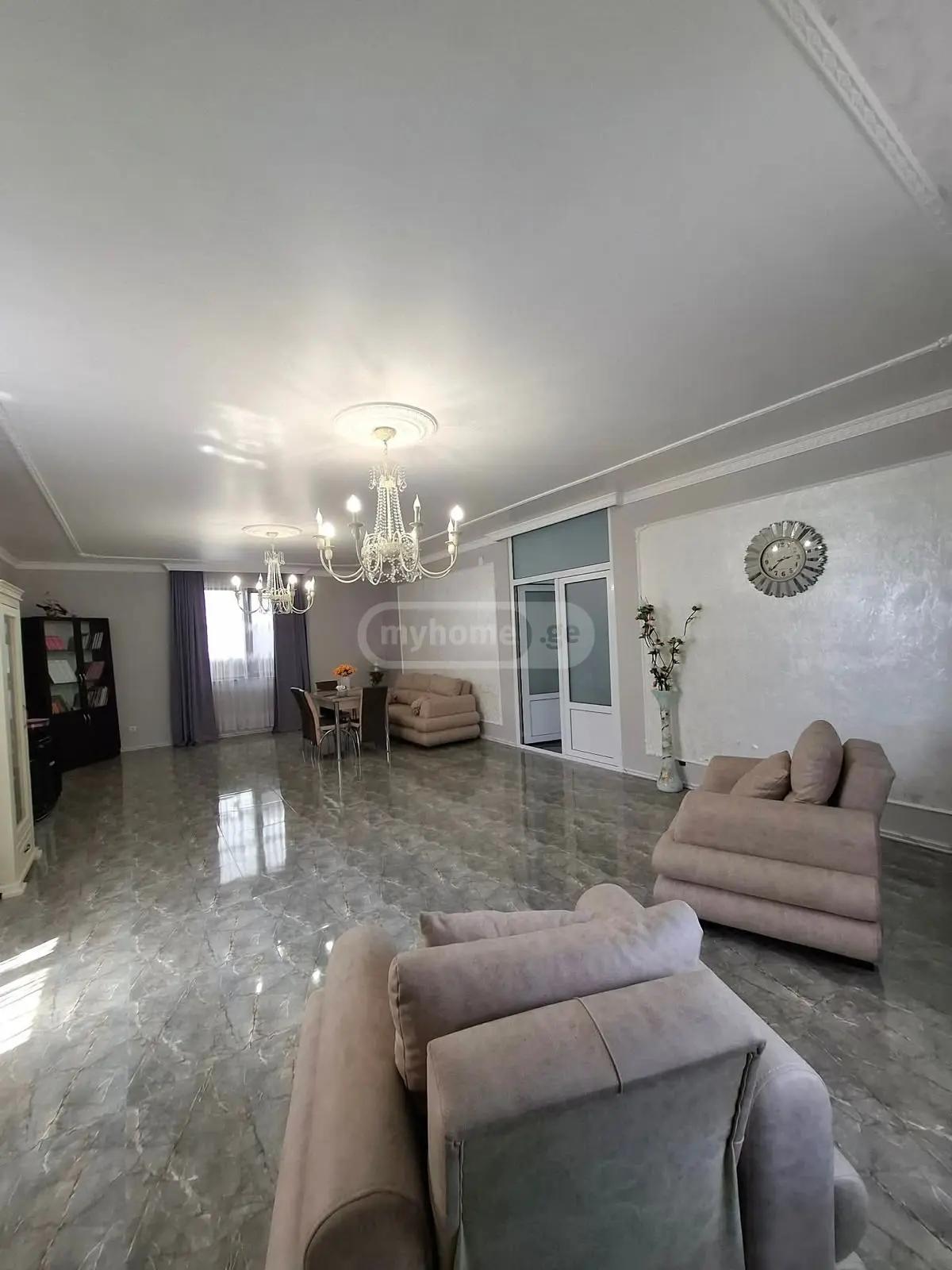 6-Room House For Sale In Batumi, Vazha-Pshavela St, 130 view 1