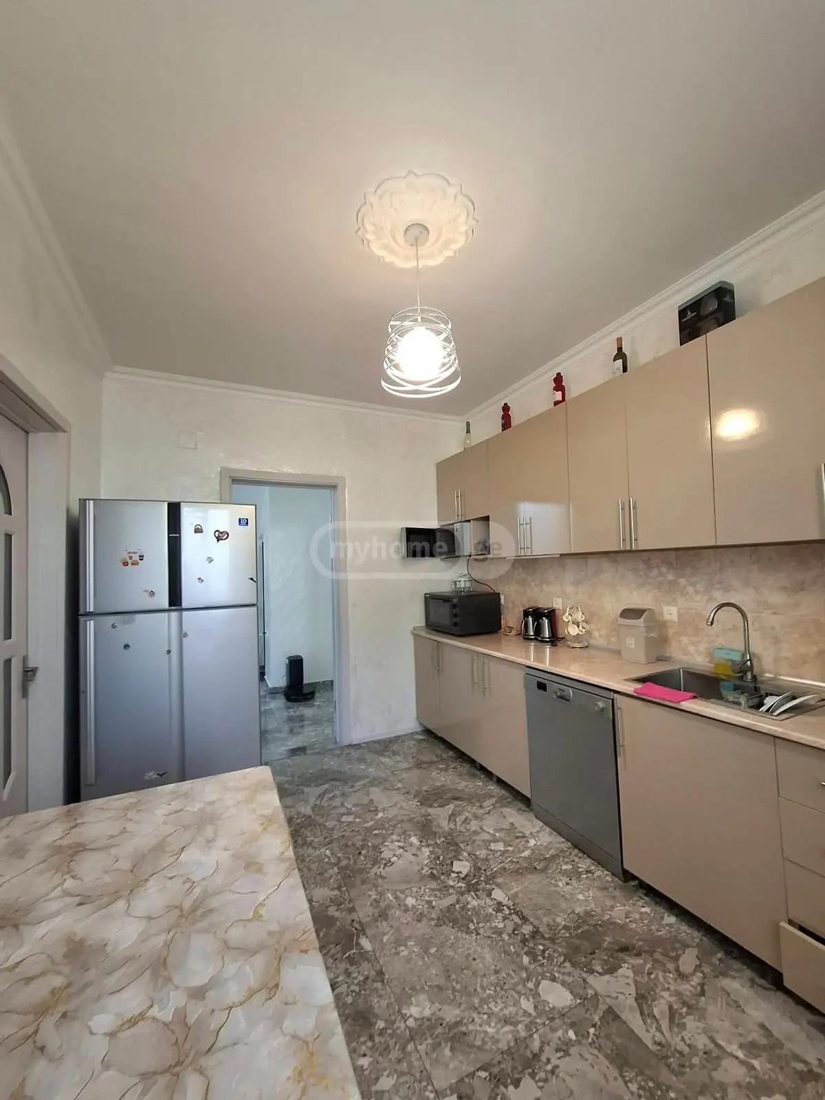 6-Room House For Sale In Batumi, Vazha-Pshavela St, 130 view 4