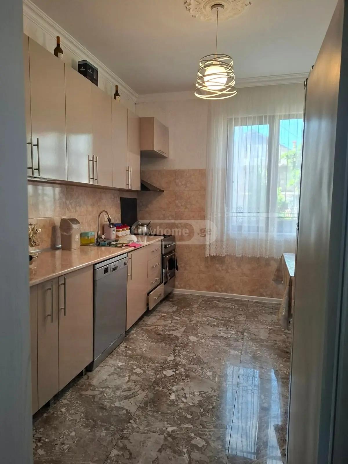 6-Room House For Sale In Batumi, Vazha-Pshavela St, 130 view 5