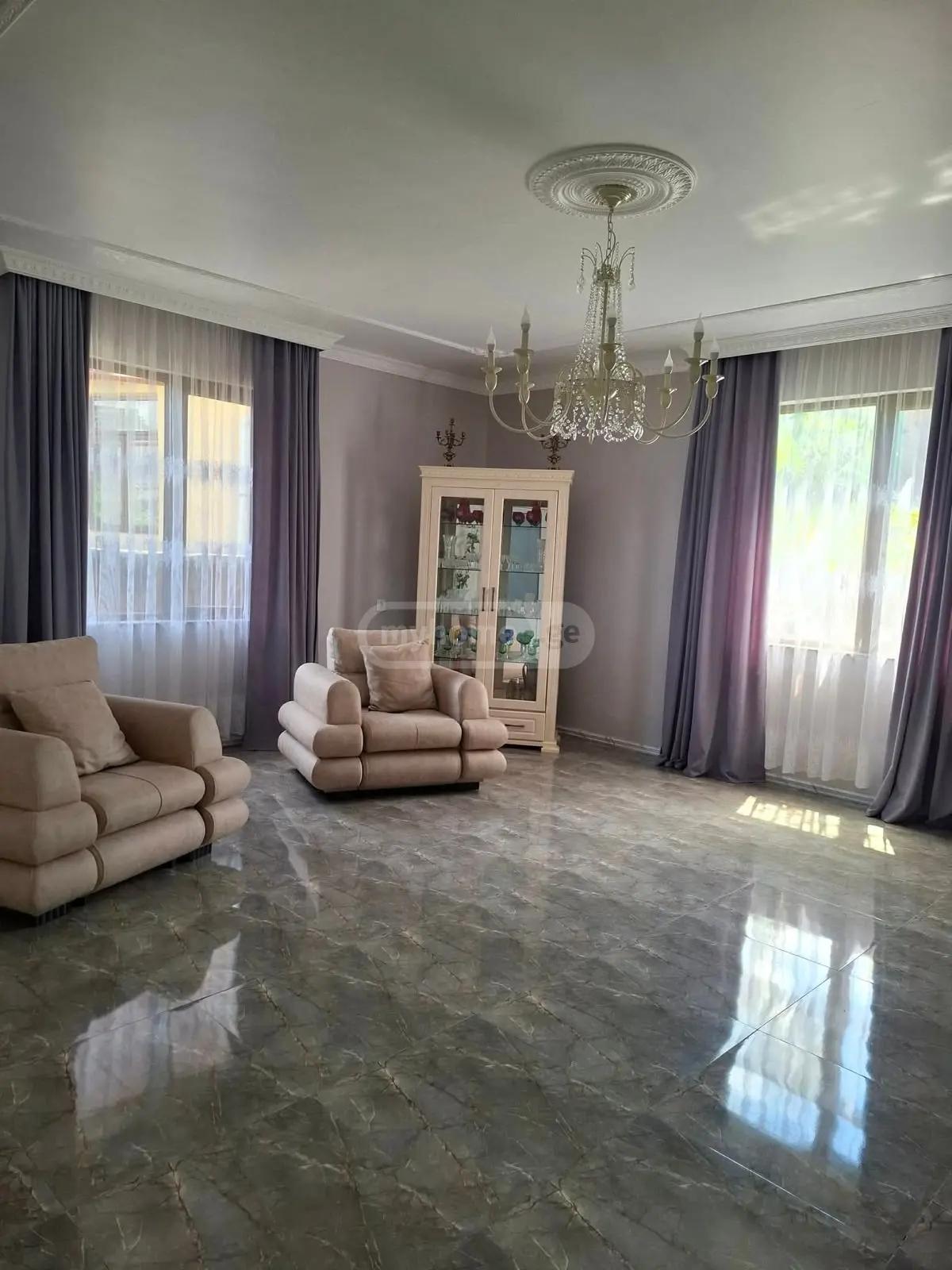 6-Room House For Sale In Batumi, Vazha-Pshavela St, 130 view 2
