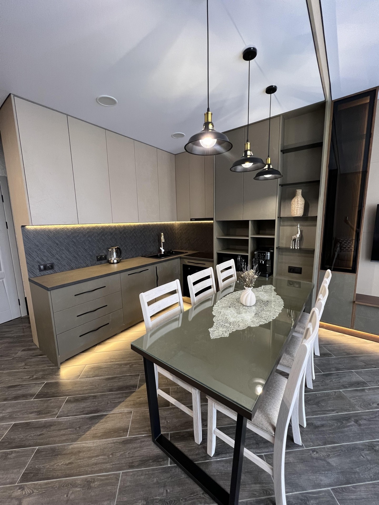 3-Room Penthouse Apartment For Daily Rent In Batumi, Onix Tower Batumi, 145 M² — $220 Per Day view 1