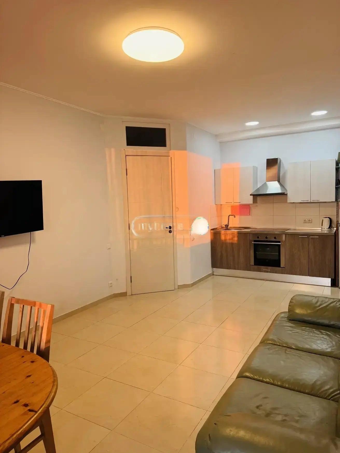 2-Room Apartment For Daily Rent In Batumi, Sherif Khimshiashvili St, 4, 65 M² — 200 ₾ Per Day view 2