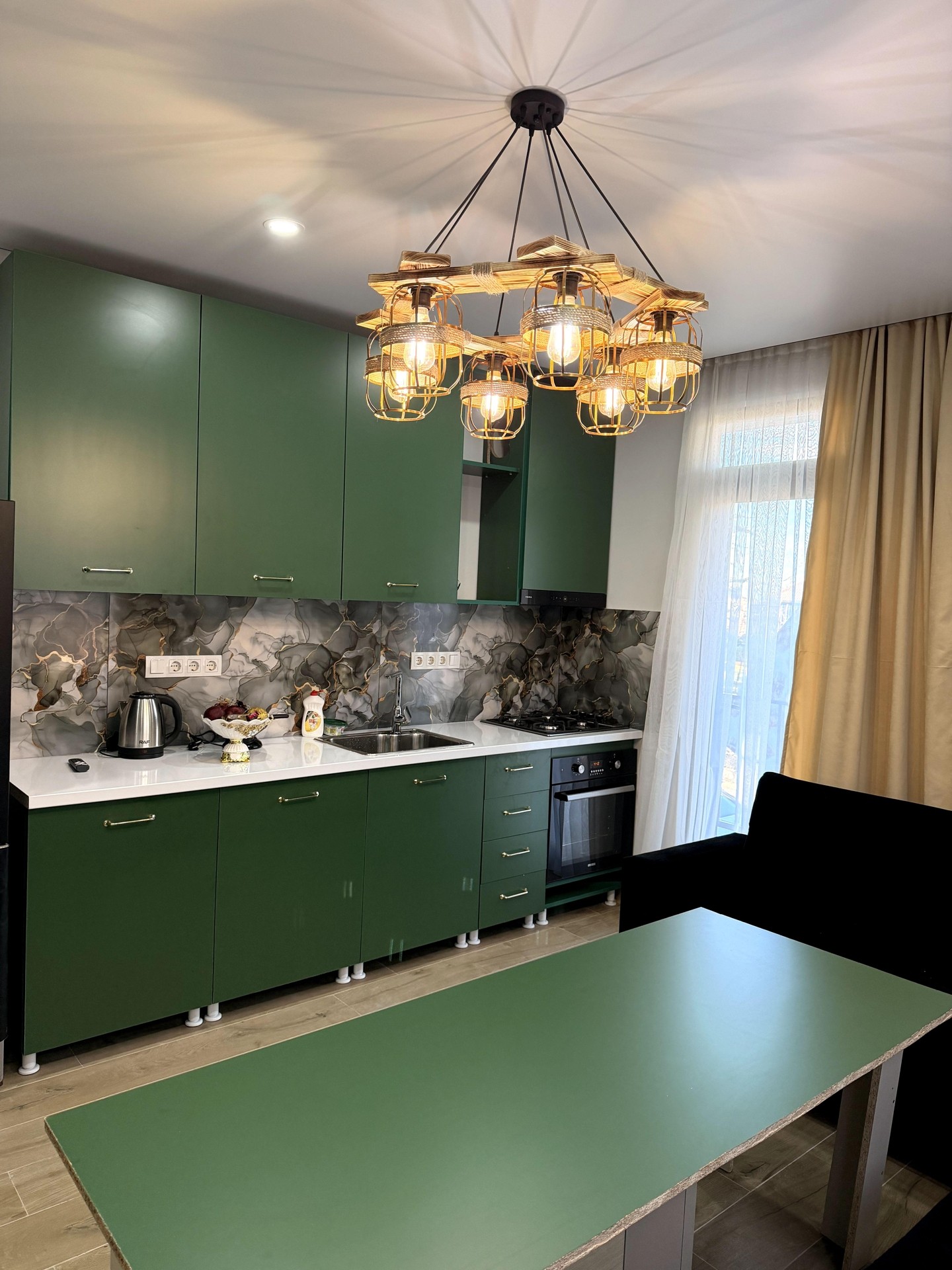 3-Room Apartment For Daily Rent In Batumi, Kazinetis 29a, 75 M² — 120 ₾ Per Day view 1