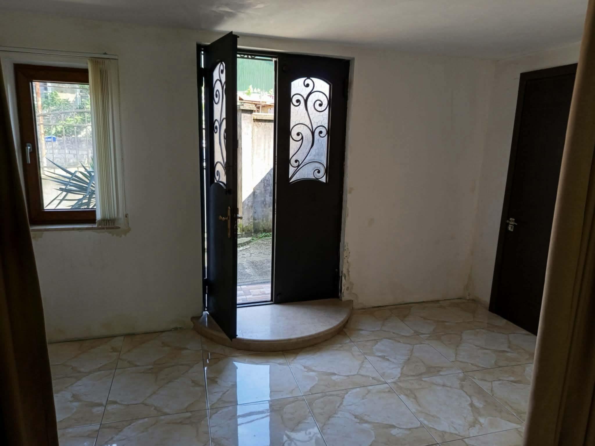 3-Room House For Rent In Batumi, Kakutsa Choloqashvili 2nd Lane, 1 view 15
