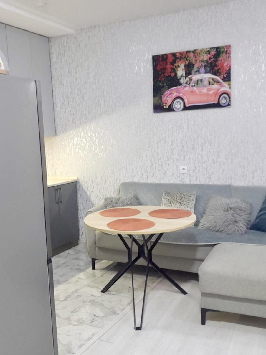 2-Room Apartment For Rent In Batumi, Ketevan Tsamebuli St, 19 view 2