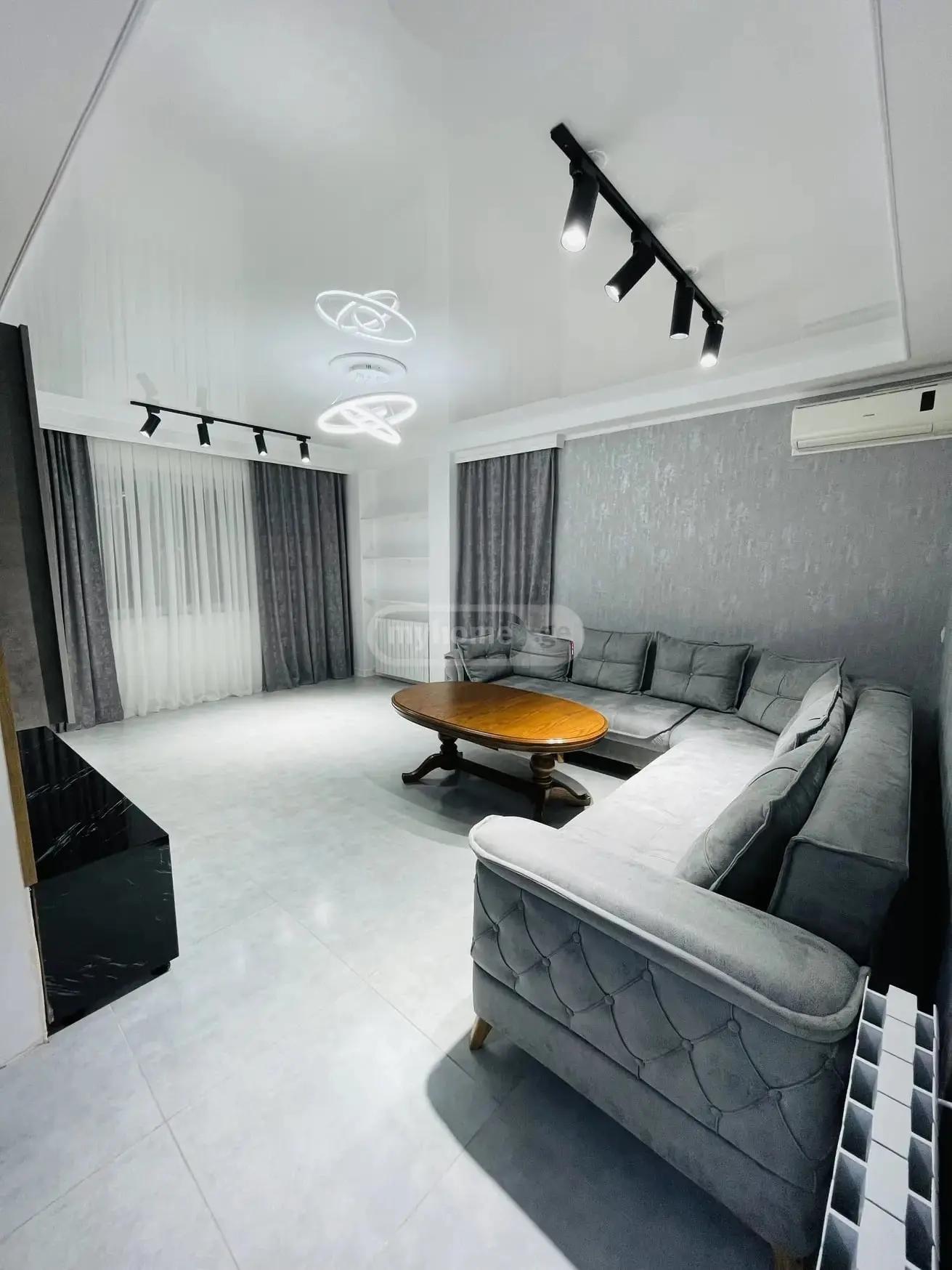 3-Room Apartment For Daily Rent In Batumi, Shalva Inasaridze St, 4, 65 M² — 300 ₾ Per Day view 1