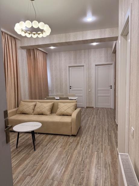 3-Zimmer-Wohnung, Nutsubidze Plateau 4th Micro District
