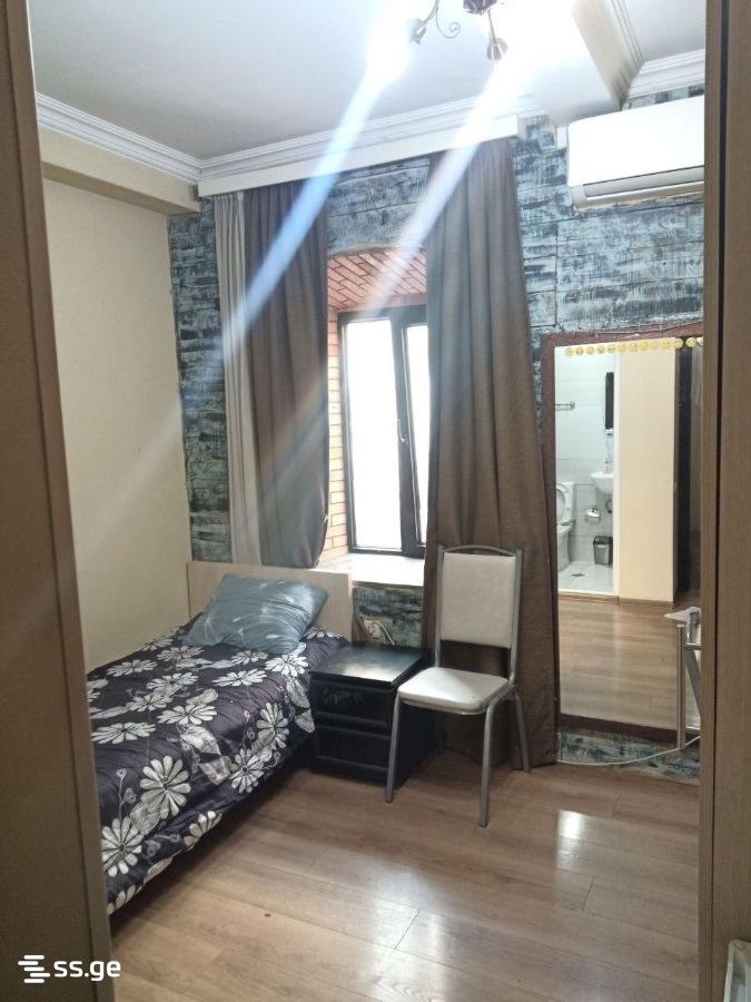 1-Zimmer-Wohnung, Kveda Chugureti
