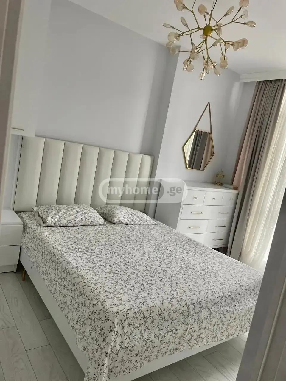 2-Room Apartment For Daily Rent In Batumi, Real Palace, 60 M² — 240 ₾ Per Day view 4