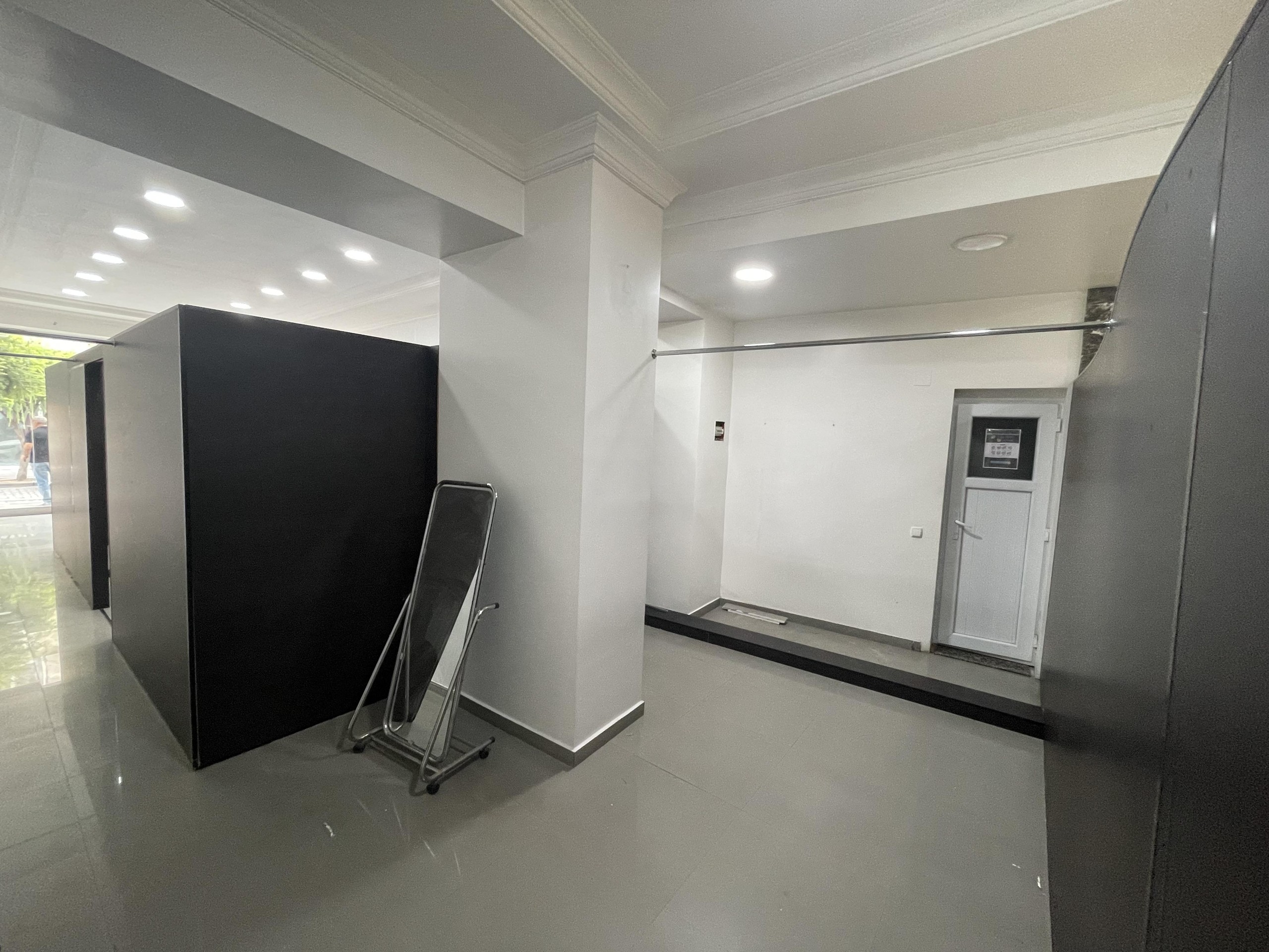 Commercial Property For Rent: 90 M² In Batumi, Vakhtang Gorgasali St, 9 – $2,500 view 3