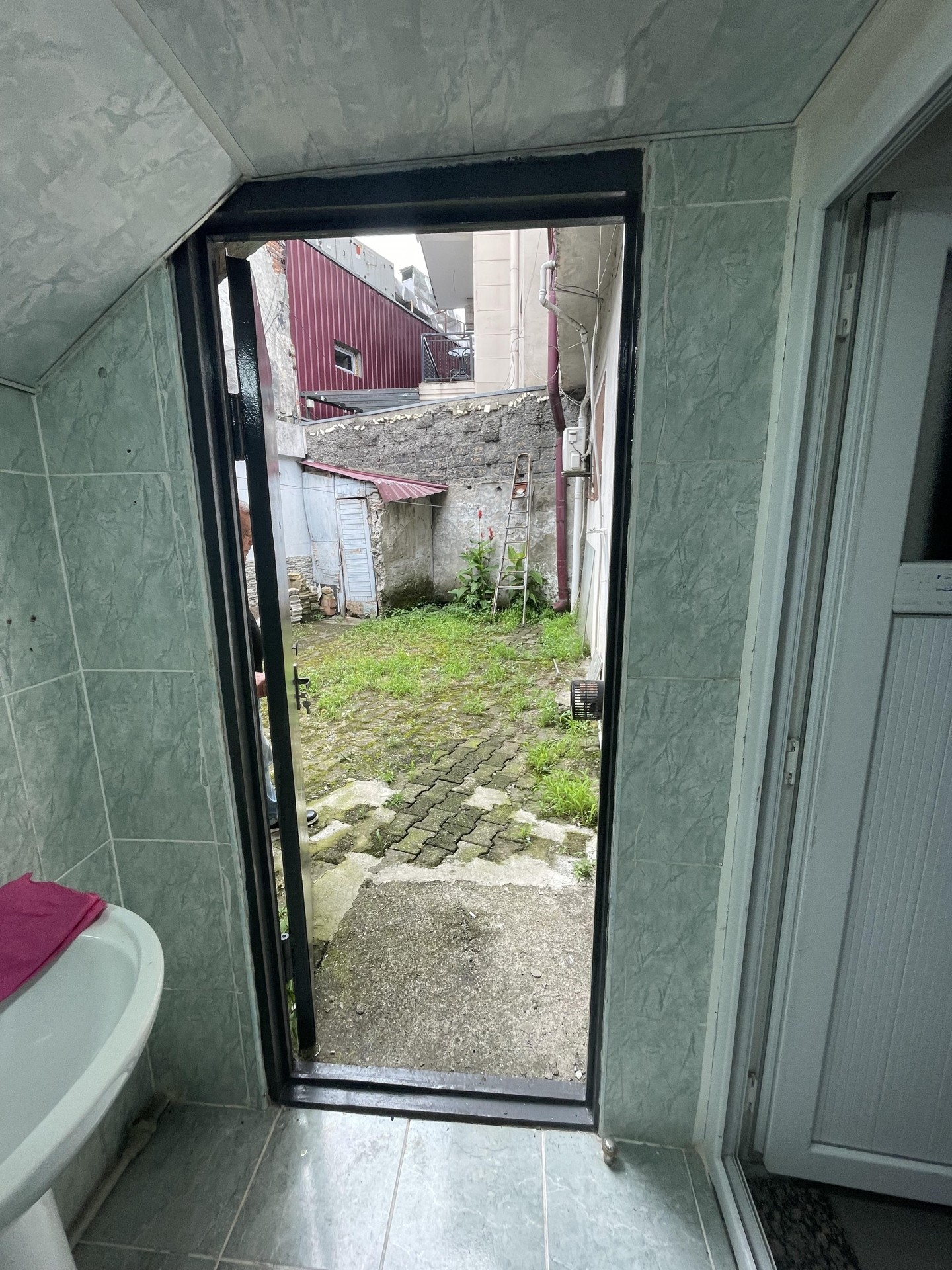 Commercial Property For Rent: 90 M² In Batumi, Vakhtang Gorgasali St, 9 – $2,500 view 10