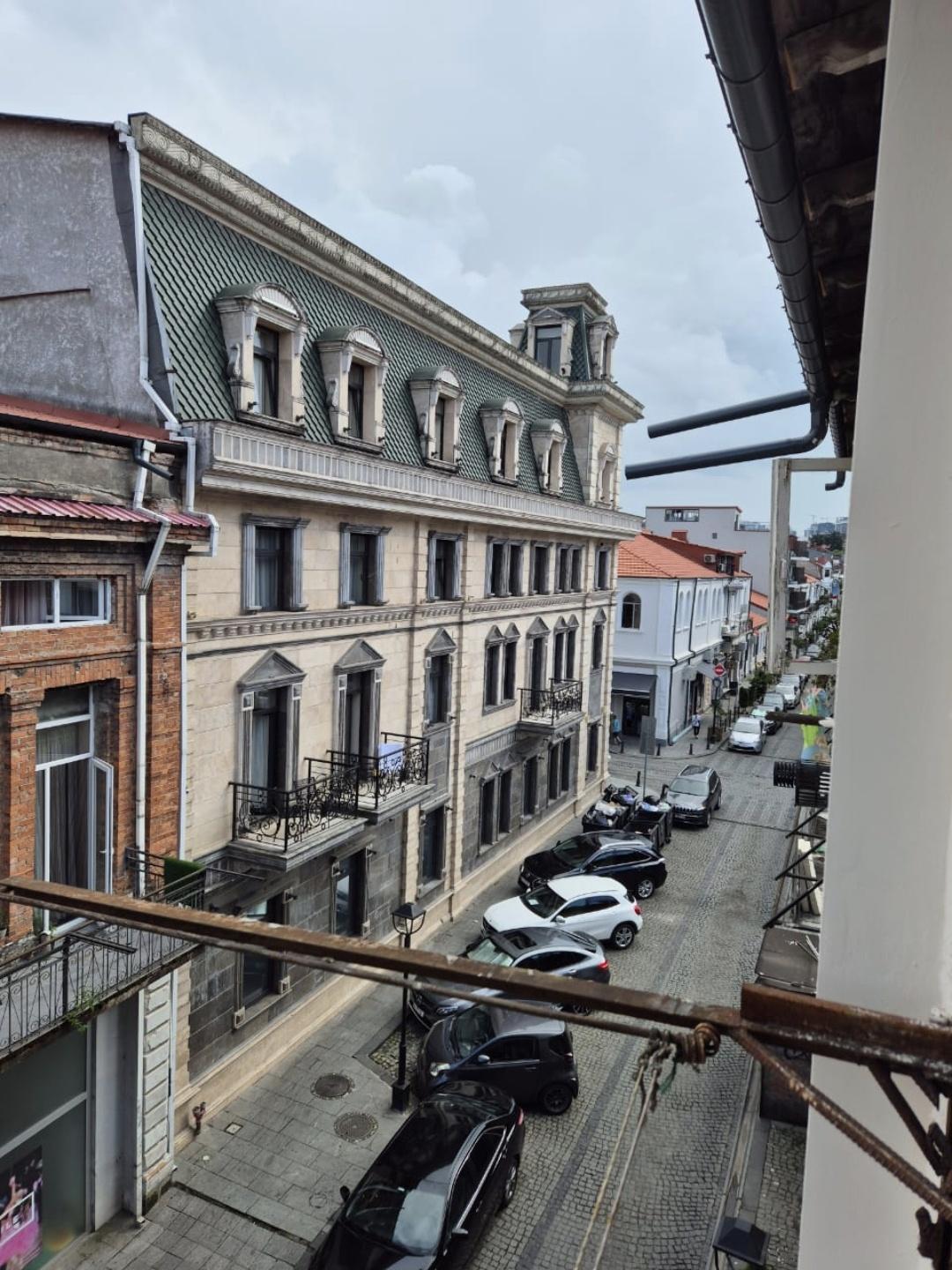 3-Room Apartment For Daily Rent In Batumi, Kutaisi St, 6, 90 M² — $100 Per Day view 2