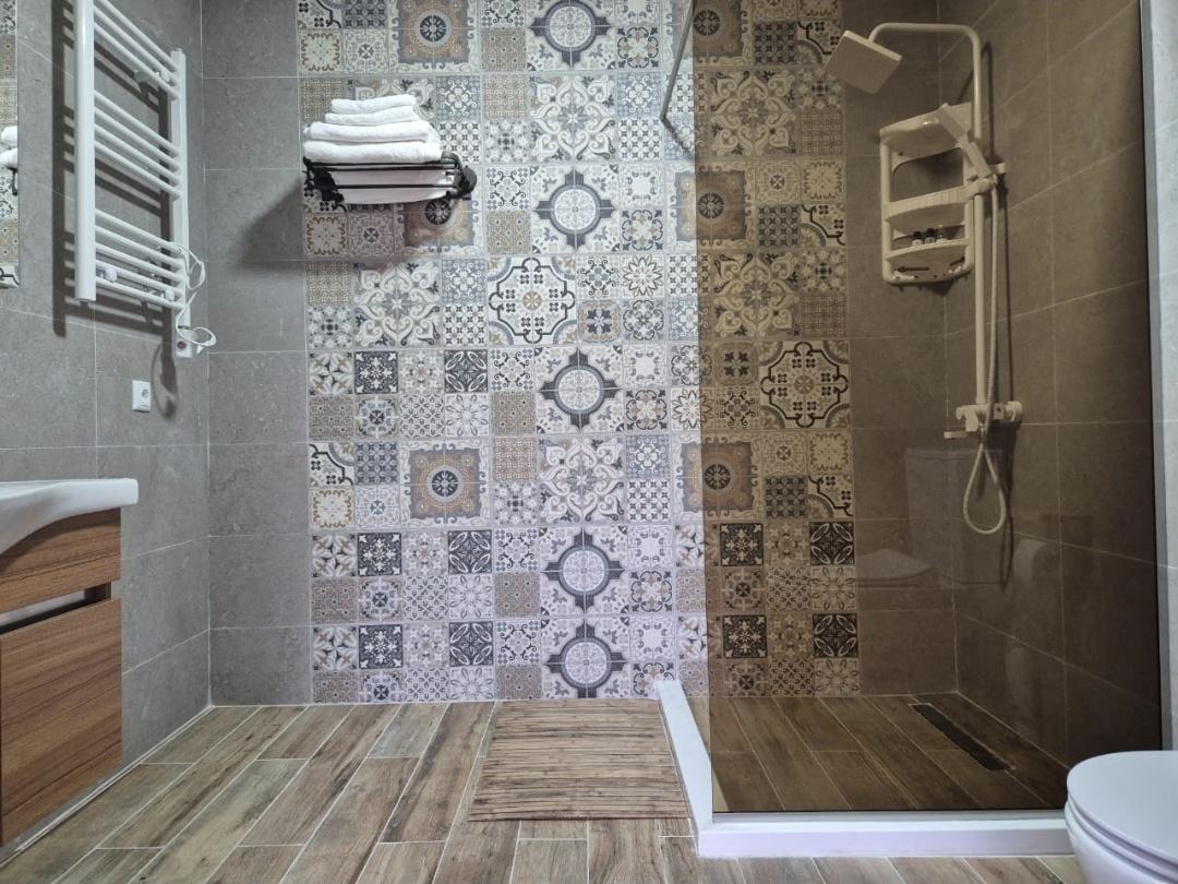 3-Room Apartment For Daily Rent In Batumi, Kutaisi St, 6, 90 M² — $100 Per Day view 9