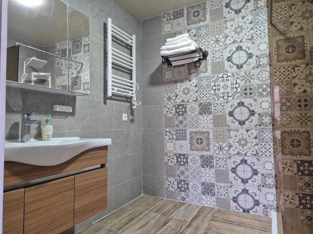 3-Room Apartment For Daily Rent In Batumi, Kutaisi St, 6, 90 M² — $100 Per Day view 10
