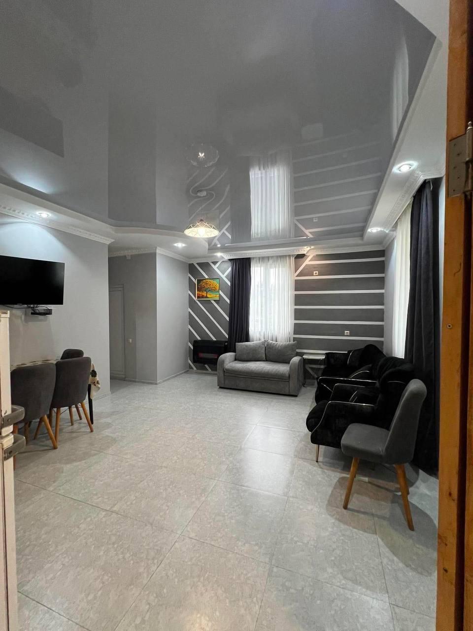 2-Room Apartment For Rent In Batumi, Tamar Mepe Ave, 9a view 1