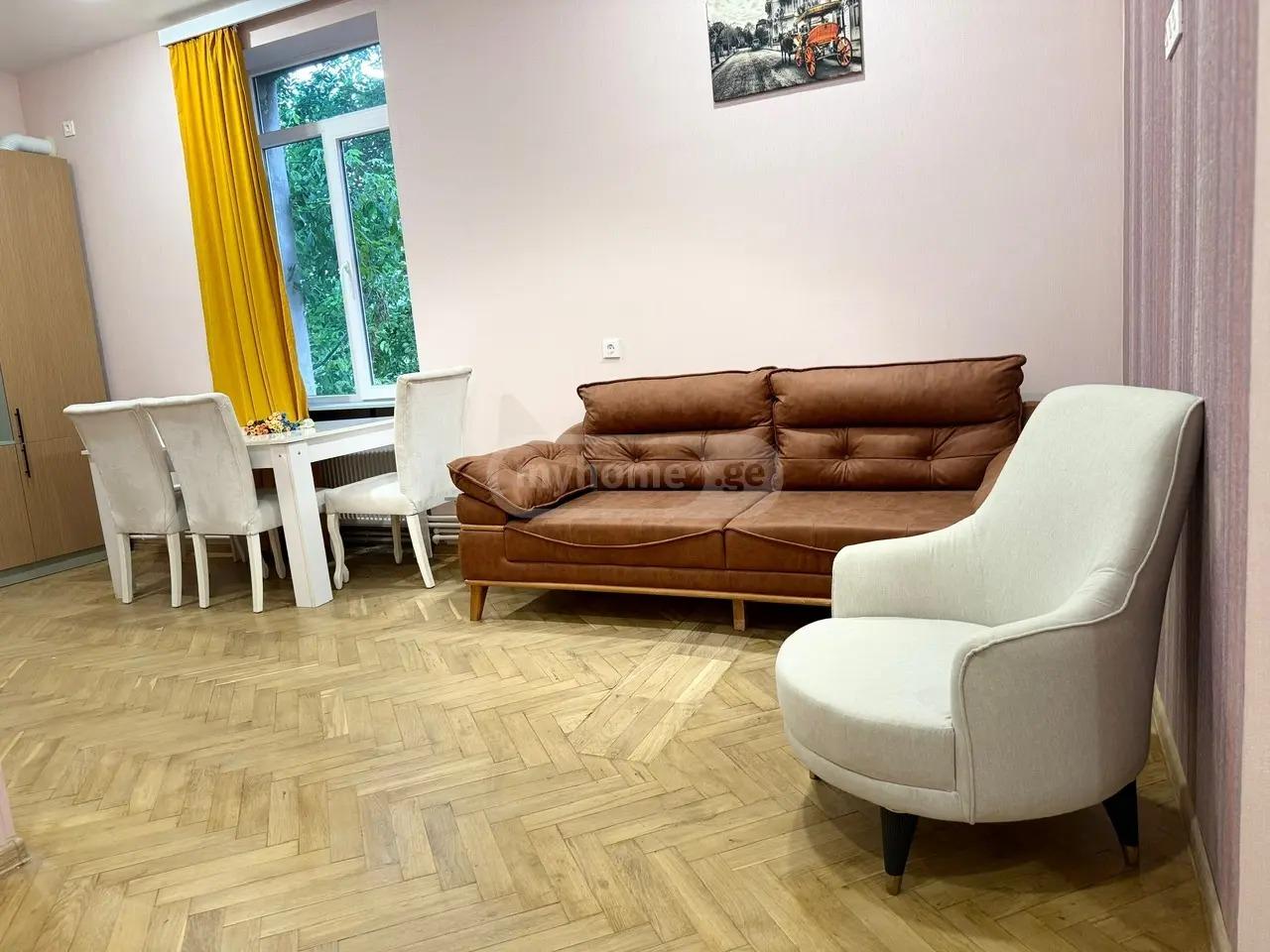 3-Zimmer-Wohnung, Kveda Chugureti