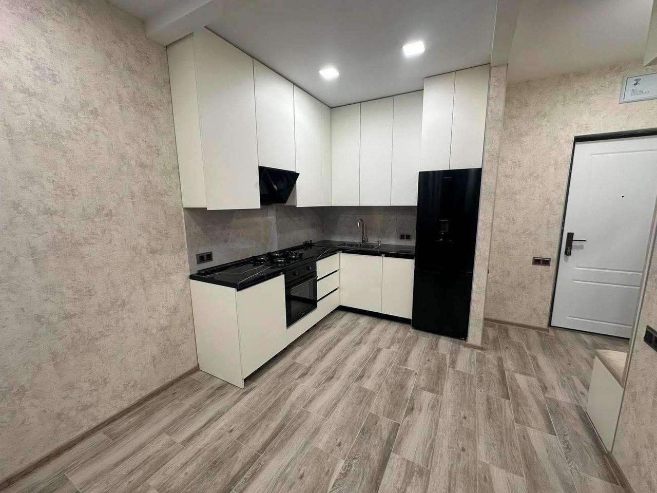 3-Room Apartment For Rent In Batumi, Fridon Khalvashi Ave, 109 view 2