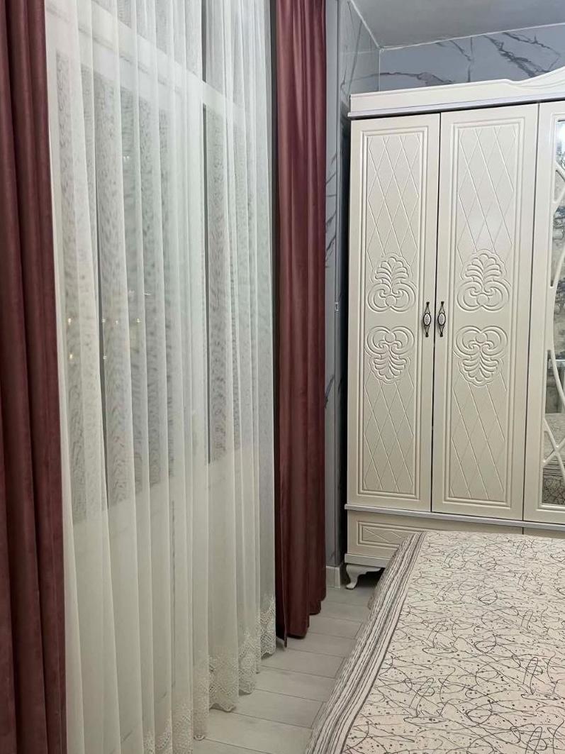 3-Room Apartment For Rent In Batumi, Fridon Khalvashi Ave, 71 view 1