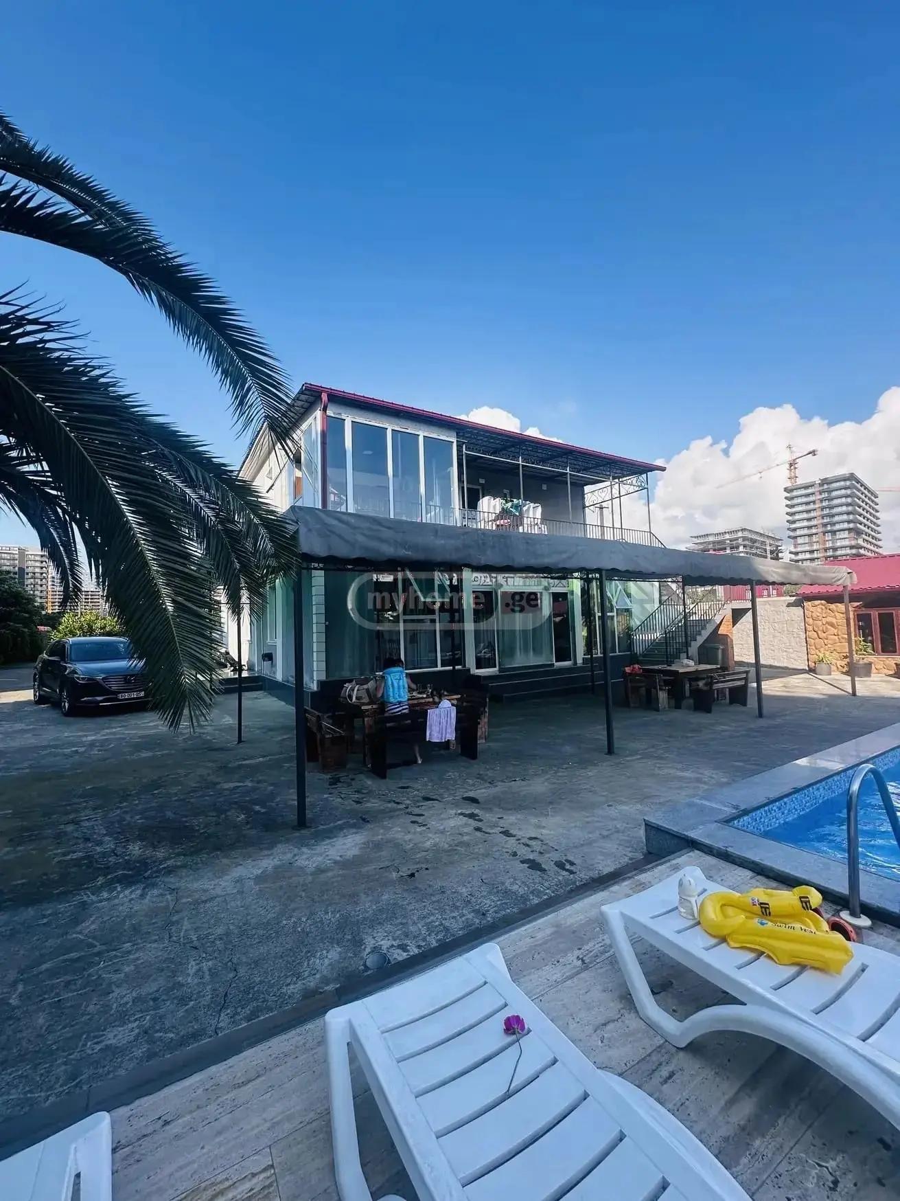 10-Room House In Batumi, Adlia St, 24, 30 M², Is Available For Daily Rent For 250 ₾ view 1