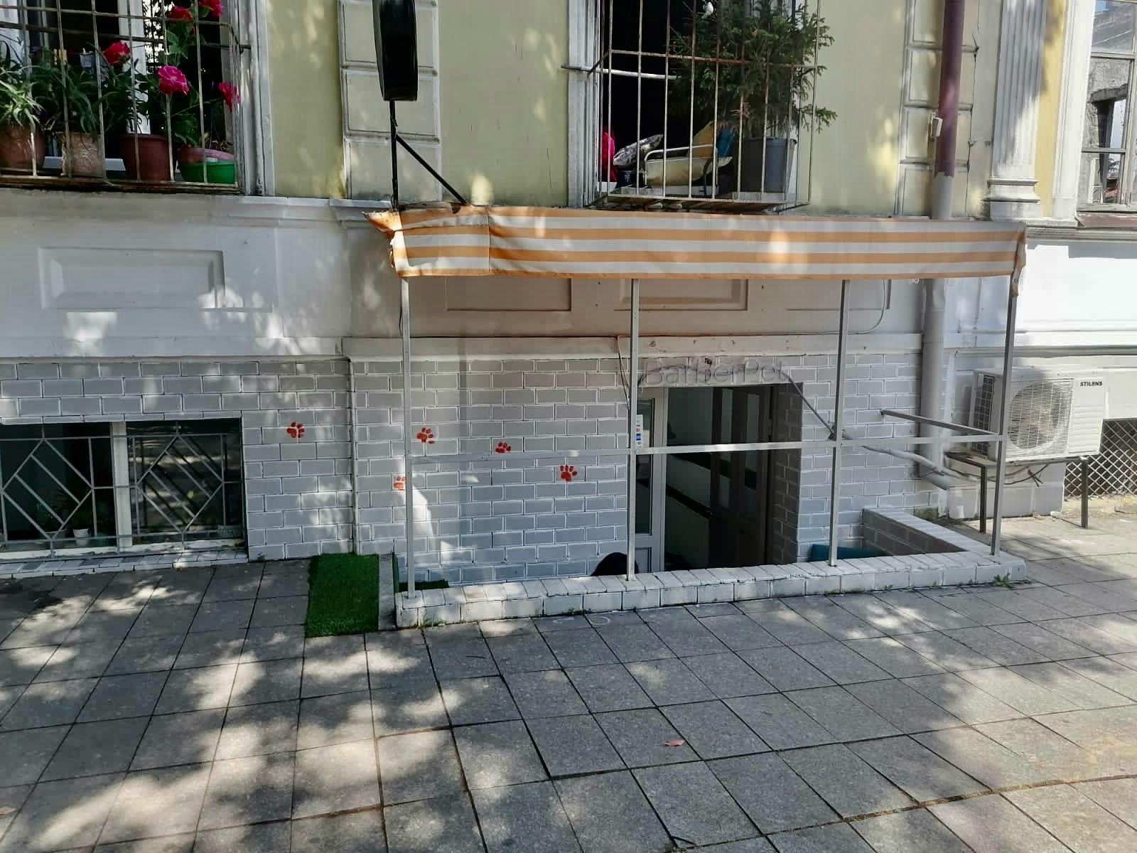 Commercial Property For Rent: 100 M² In Batumi, Важа Фшавела , 25 – $800 view 1