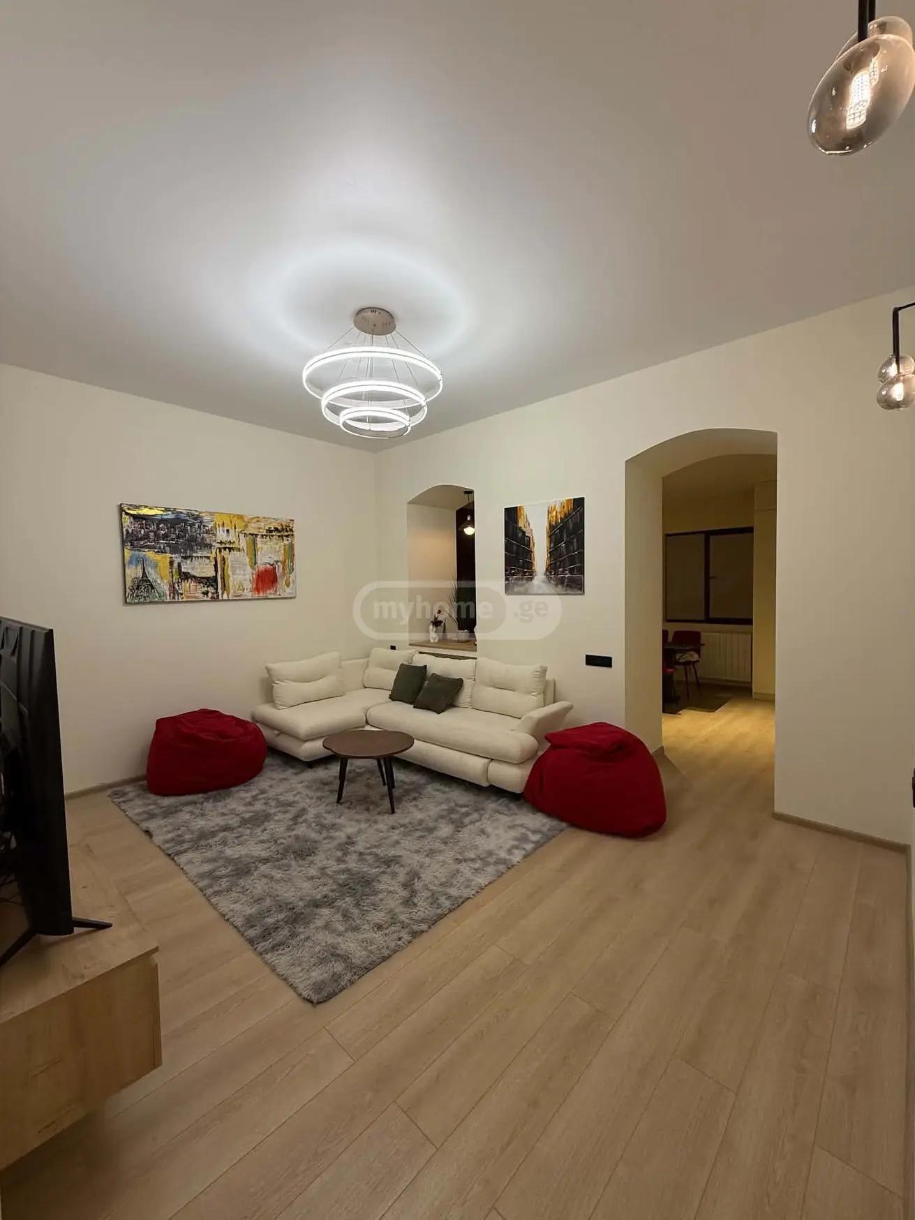 4-Zimmer-Wohnung, Kveda Chugureti