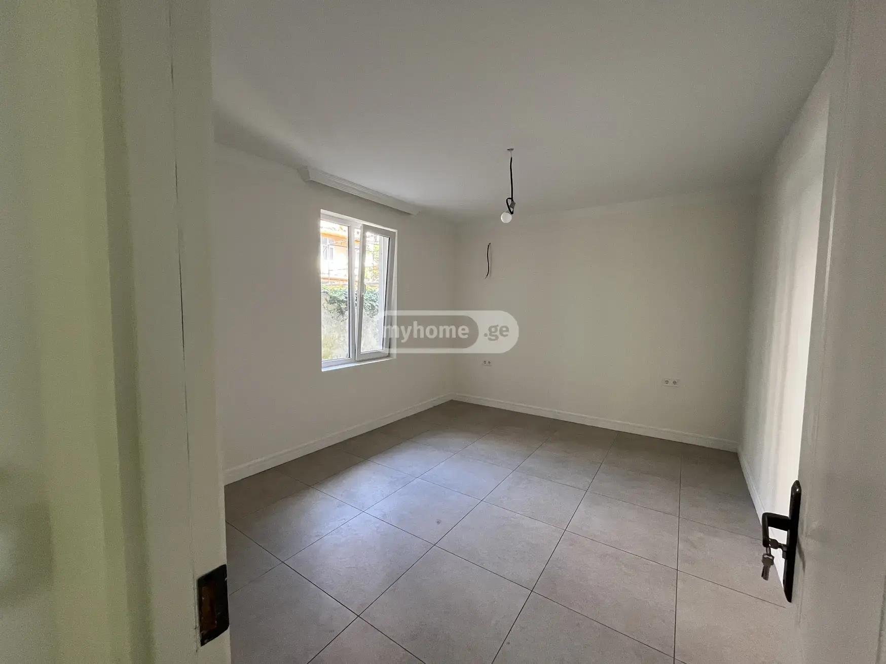 Commercial Property For Rent: 110 M² In Batumi, Zurab Gorgiladze St, 54 – $2,500 view 4