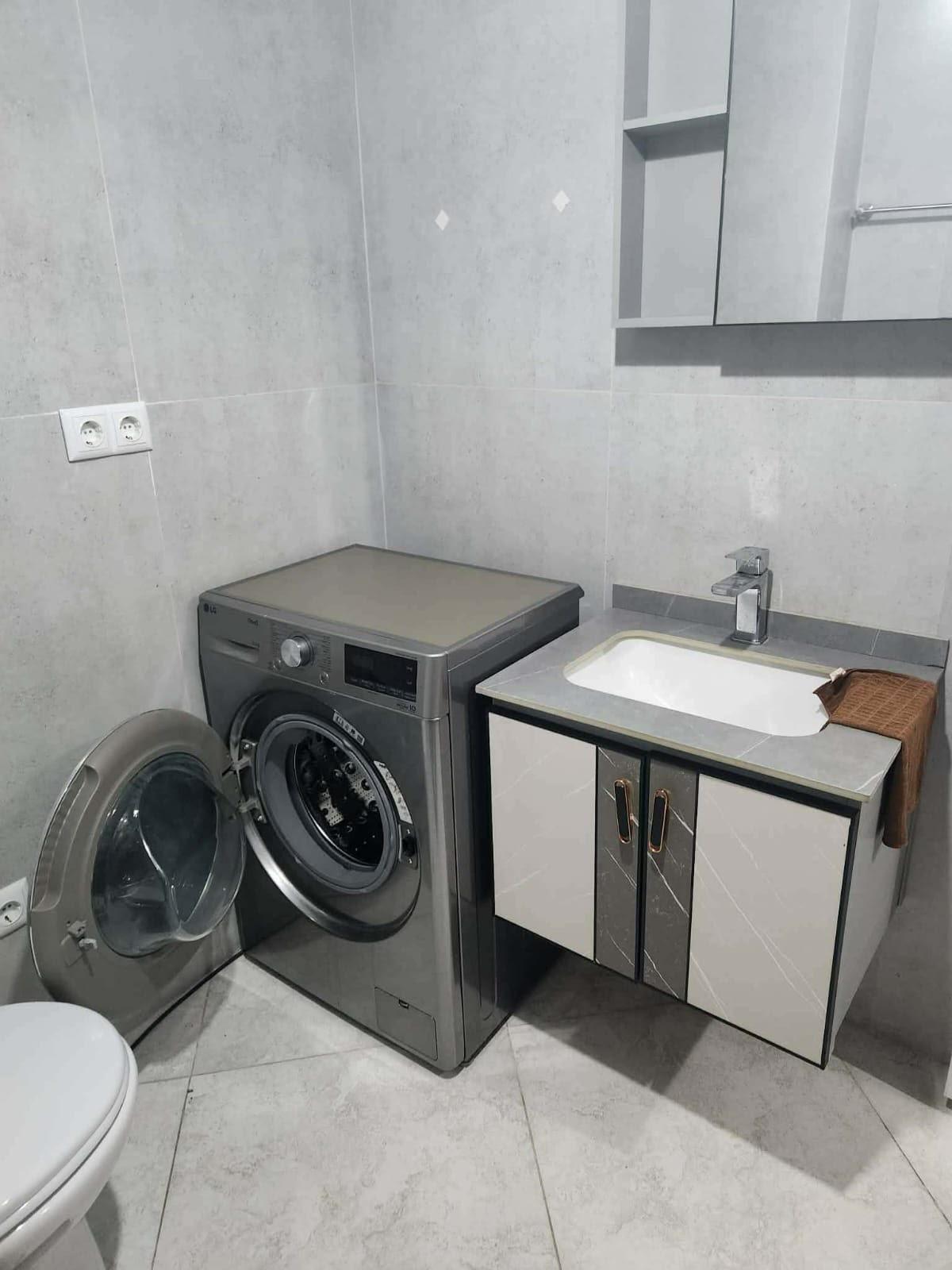 1-Room Apartment For Sale In Batumi, Fridon Khalvashi 10th Dead End, 34a view 1